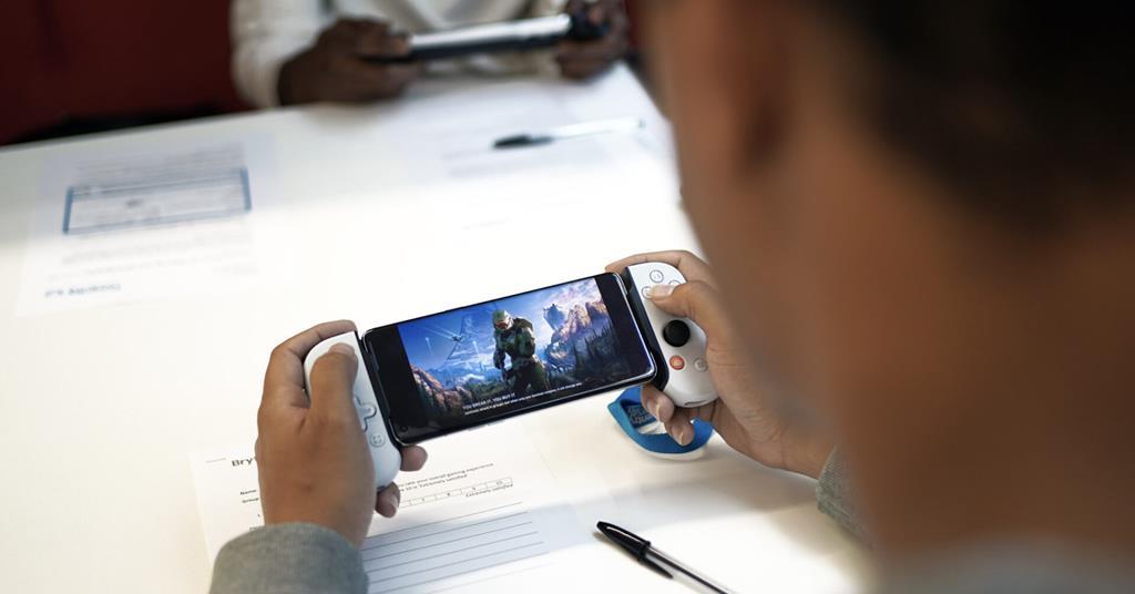 Jio cloud gaming tech enables to play high-end games on entry-level 5G  phones - The Samikhsya